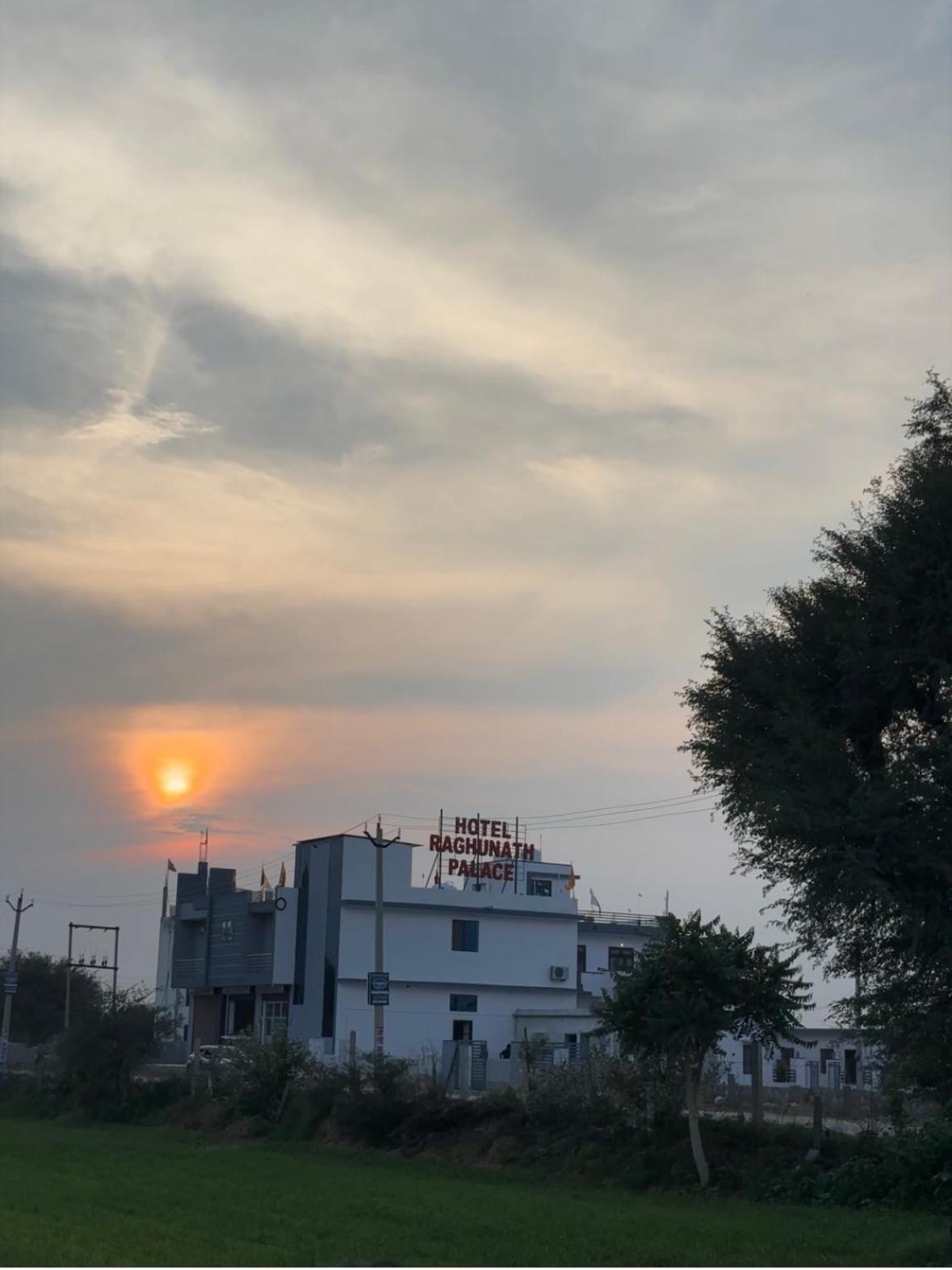 Hotel Raghunath Palace Khātu Exterior foto
